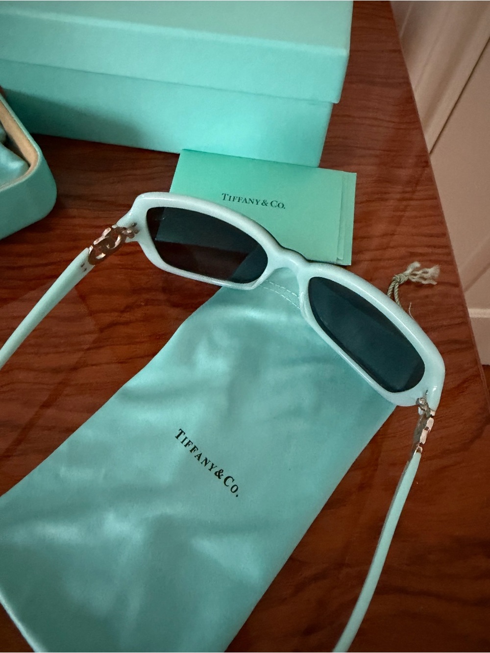 Tiffany & Co. Black Women's Sunglasses with Tiffany Blue Case and Pouch - Picture 5 of 9